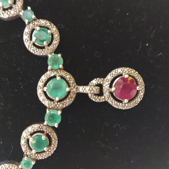 Victorian inspired Emerald and natural white zircon Sterling Silver Necklace - Picture 6 of 13